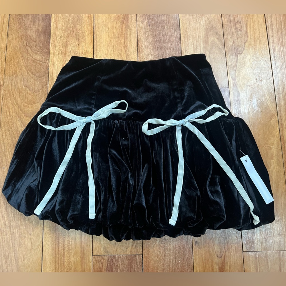 Lisa Says Gah Black Velvet Skirt with White velvet bow details